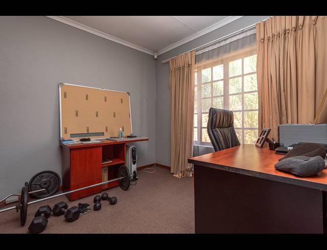 3 BEDROOM CLUSTER TO LET IN NEW MARKET